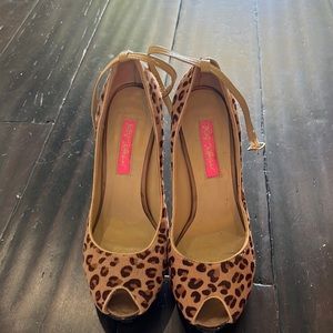 Betsey Johnson Leopard Heels size 6